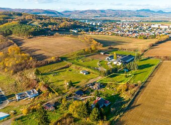 Ponúkame Vám na predaj slnečný stavebný pozemok v Trenčiansk