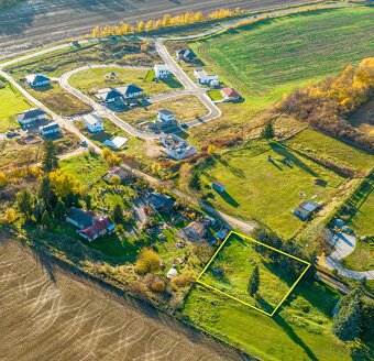Ponúkame Vám na predaj slnečný stavebný pozemok v Trenčiansk