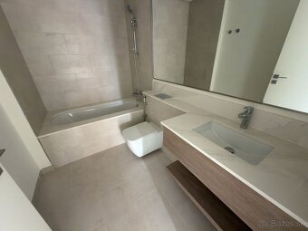 Predstavujeme vám priestrannú 4-spálňovú vilu s maid room v 
