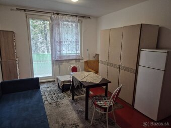 Predám zariadenú garzónku s priestranným balkónom na ul. Eöt