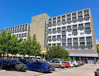Prenájom dvojkancelárie o výmere 50 m2 v Hoteli Bratislava n