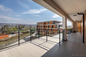 Hľadáte výnimočné, štýlové a priestranné bývanie? Tento byt 