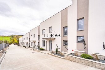 LUHOVA reality Vám výhradne ponúka na predaj 2 izbový byt, k