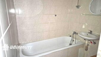 Typ: PREDAJ, Izby: - 2 a pol izbový byt, Mesto: BÁNOVCE NAD 