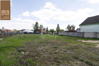 Ponúkame Vám na predaj rovinatý stavebný pozemok v tichej ča