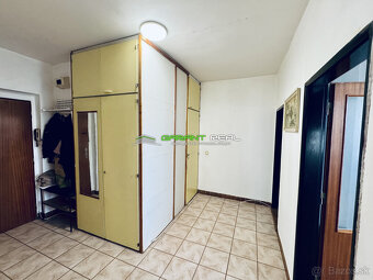 Ponúkame na predaj tehlový, 3-izbový byt 90 m2, s dvoma logg