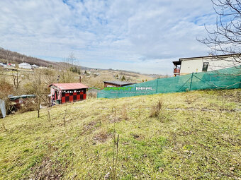 Ponúkame na predaj záhradu  o výmere 385 m2 s chatkou - zast