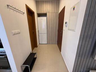 Mamud reality ponúka na prenájom byt 2+KK o výmere 45m². Býv