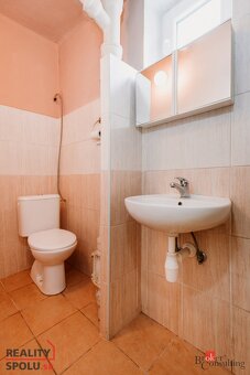 Ponúkame na predaj nepodpivničený rodinný dom v tichej a prí