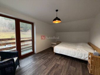 AstonReal ponúka na predaj rodinný dom s dvojgarážou a teras