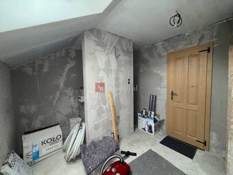 AstonReal ponúka na predaj rodinný dom s dvojgarážou a teras