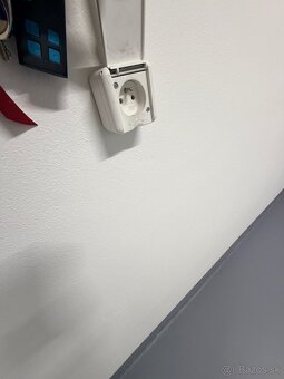 Prenájom garáže Ruzinov / rozmer garáže 4m x 5,5m, výška 2,2