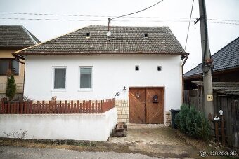Hľadáte bývanie, ktoré spája pohodlie bytu s pokojom a súkro