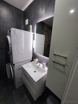 Ponukame na prenajom zrekonštruovaný 3-izbový byt, ktorý spĺ