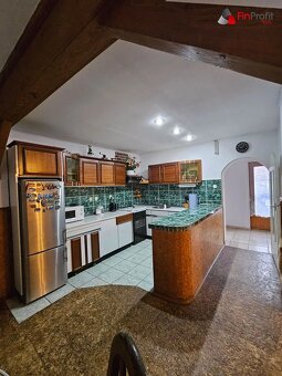Ponúkame na predaj priestranný 4-izbový rodinný dom nachádza