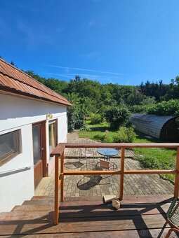 Ponúkame na predaj veľmi zachovalý 2-izbový rodinný dom v ob