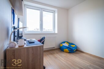 Ponúkame na predaj 4-izbový byt s lodžiou a garážovým státím
