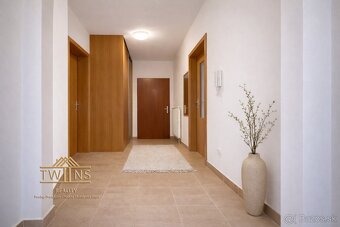 Popis nehnuteľnosti Ponúkame na prenájom priestranný 3-izbov