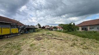 F439-14-MAT3 
Na predaj stavebný pozemok v obci Veľká Maňa, 