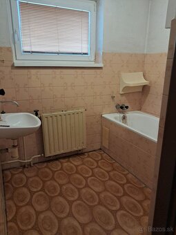 Ponúkame na predaj veľký rodinný dom Novej Dubnici ul. Ludví