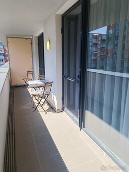 Ponúkam na prenájom moderný 2+kk byt s parkovacím miestom, k