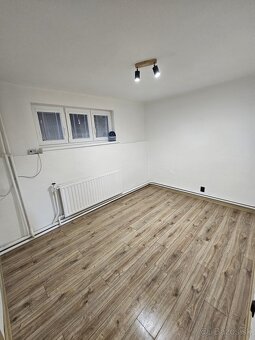 Ponúkame na prenájom priestranný 5-izbový rodinný dom v tich