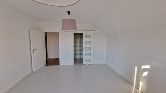 Rezervované! Ponúkame na predaj krásny, zrekonštruovaný 7 iz