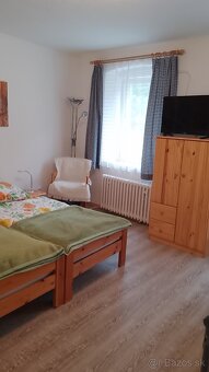 Na predaj: Trojpodlažný rodinný dom s apartmánom – Neuberg a