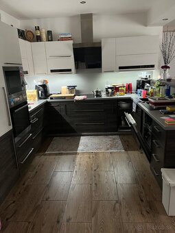 Mimoriadna cena 249000 Eur!!!!!
Ponúkame na predaj rodinný d