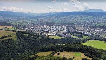 038-112-BEBR
Na predaj zrekonštruovaný, priestranný, slnečný