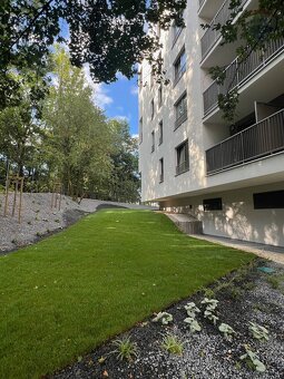 Hľadáte bývanie, ktoré kombinuje nadčasový štýl, moderné tec