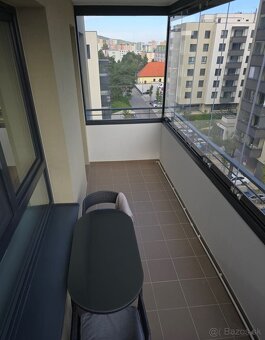 Ponúkame na prenájom slnečný 4-izbový byt na 5.poschodí v pr