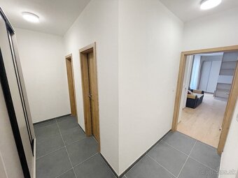 Ponúkame na prenájom 1.izb. byt s predelom izby na spálňu a 