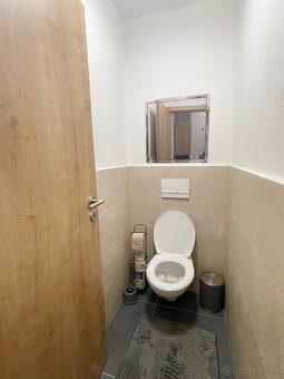 Ponúkame na prenájom 1.izb. byt s predelom izby na spálňu a 