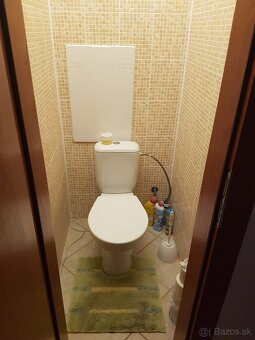 Dobrý deň,
Predám 3 izbový byt s rozlohou 66m2 v Banskej Bys