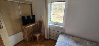 Útulný 2-podlažný domček s krbom, altánkom a 2 kúpeľňami, ok