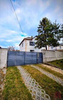 Pokojné bývanie s atmosférou domova, veľkým pozemkom, jazier
