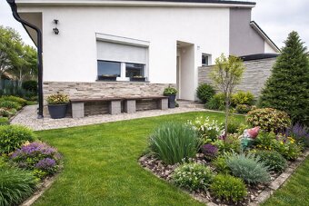 Ponúkame na predaj moderný 4-izbový bungalov – dvojdom s gar