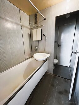 Ponúkame Vám na predaj tento slnečný 3 izbový byt bez balkón