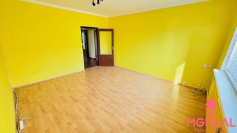 Ponúkame na predaj trojizbový veľkometrážny byt s rozlohou 8