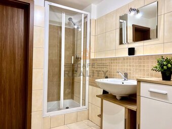 Na prenájom zariadený 3 izbový byt, novostavba, 76 m2, s par