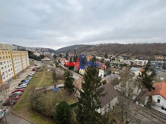 Ponúkame na predaj 4 izbový byt na ulici Pod Rovnicami v Kar