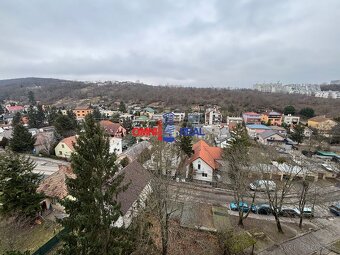 Ponúkame na predaj 4 izbový byt na ulici Pod Rovnicami v Kar