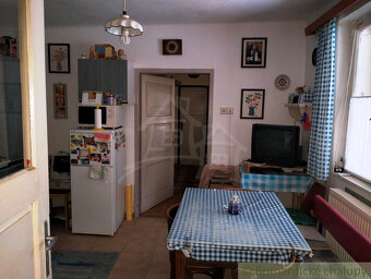 Príjemný zdravý starší podpivničený rodinný dom s hospodársk