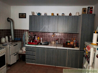 Príjemný zdravý starší podpivničený rodinný dom s hospodársk
