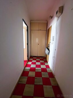 Ponúkame Vám na predaj tento slnečný 3 izbový byt s dvomi ba