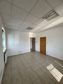 Ponúkame na prenájom modernú priemyselnú budovu, ktorá spĺňa