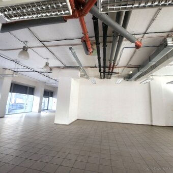 Ponúkame Vám na prenájom obchodné priestory s výkladmi na To