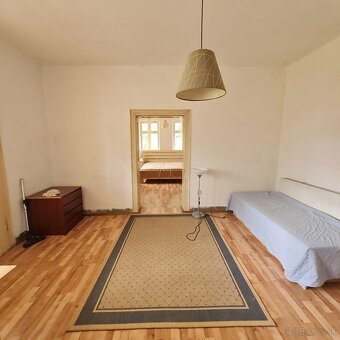 Z poverenia majiteľa ponúkame na predaj 7 izbový rodinný dom