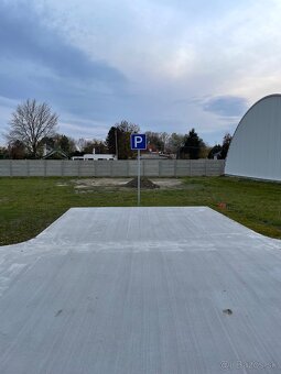 Dám do prenájmu sklad- halu 400m2. Rozmery 20x20m, výška 7m.